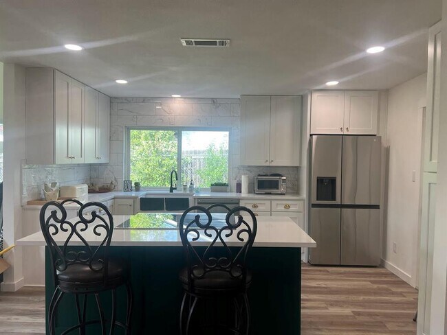 Foto del edificio - 4802 Carsonhill Dr