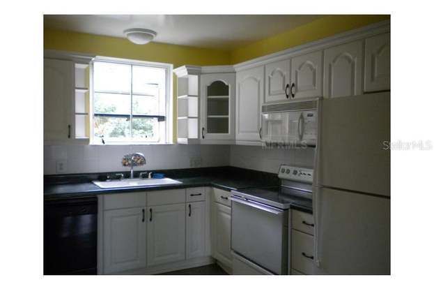 Building Photo - 712 Floral Dr