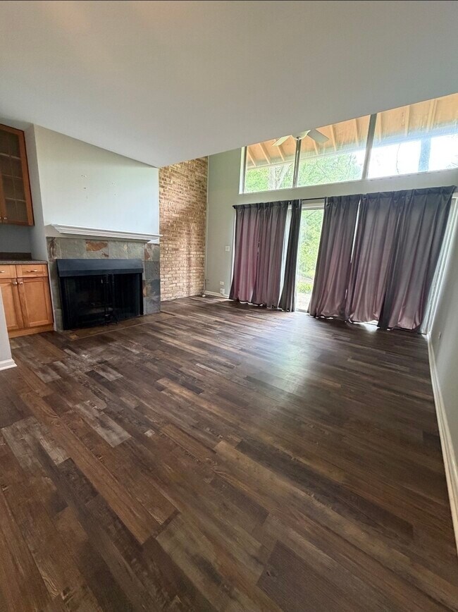 Foto del edificio - 5915 Meadow Dr