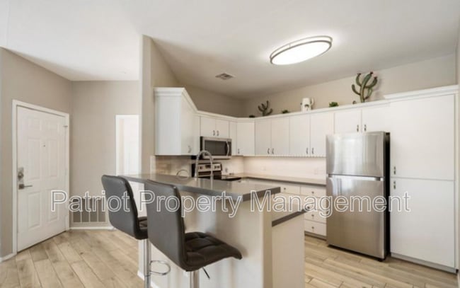 Building Photo - 9550 E Thunderbird Rd