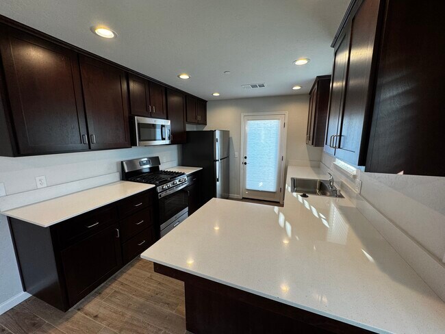 Foto del edificio - 2426 Oakmont Cir