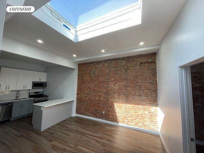 Foto del edificio - 228 Monroe St