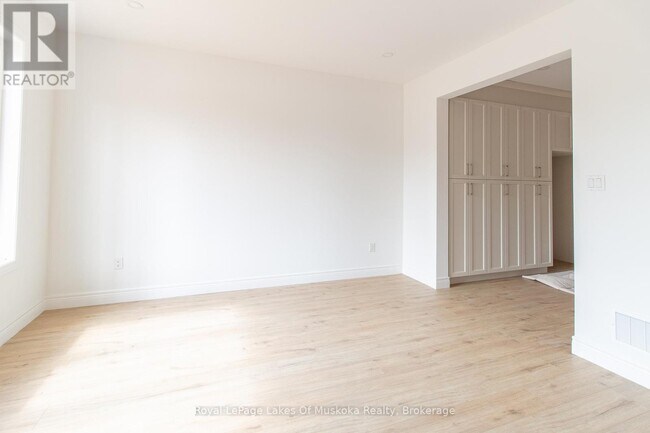 Building Photo - 37 Whitehorn Park Rd