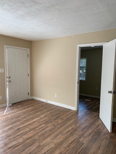 Building Photo - This cozy home has So Much to Offer!!