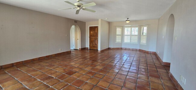 Foto del edificio - UNFURNISHED GREAT SINGLE FAMILY HOME