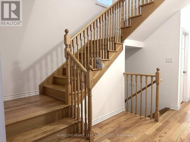 Photo du bâtiment - 19 Waterfront Cres