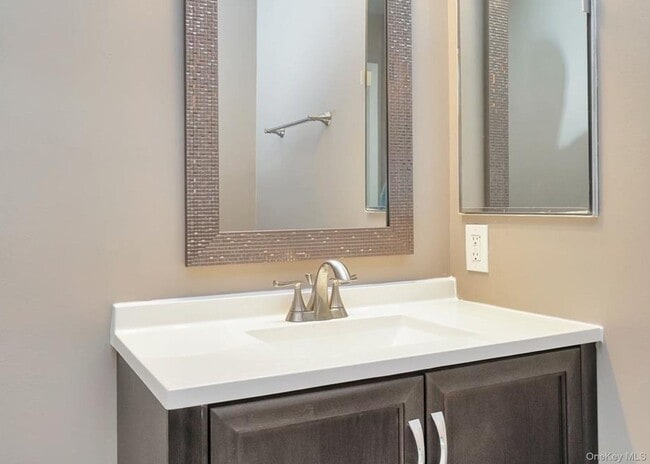 Building Photo - 277 Vista Dr