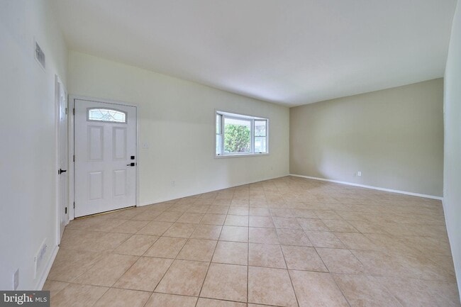 Foto del edificio - 2924 Gracefield Rd
