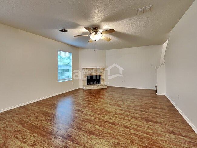 Foto del edificio - 4105 Hunters Creek Dr