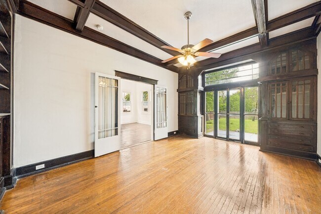 Foto del edificio - 514 E Park Ave