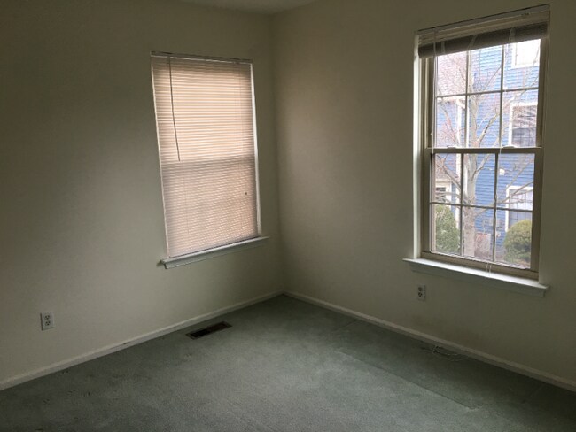 Foto del edificio - 140 Longfield Ct