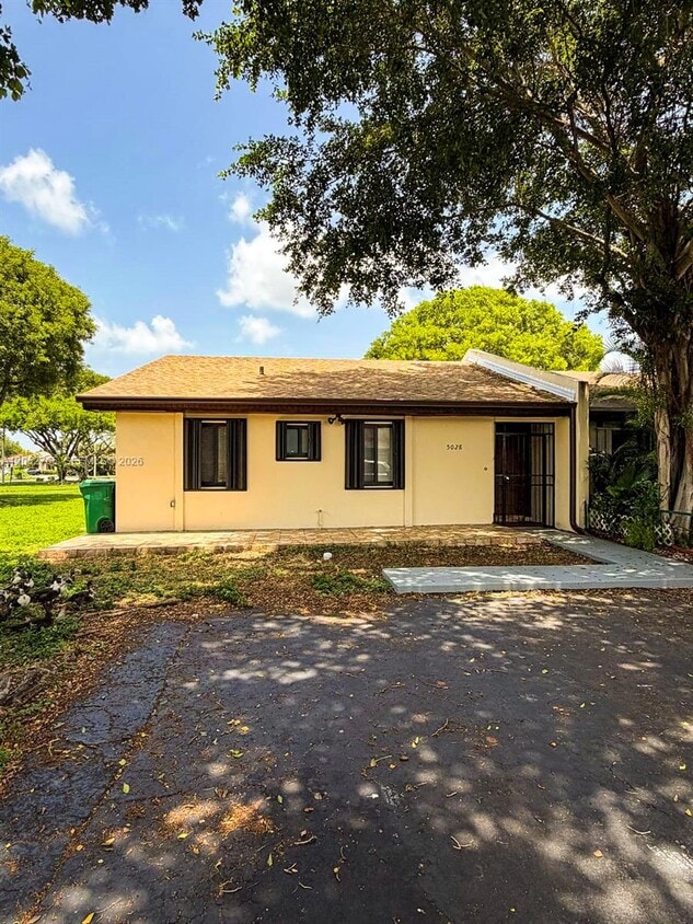 Photo - 5028 Southwest 138th Avenue Circle, Miami, FL 33175 - 3 BR 2 BA villa