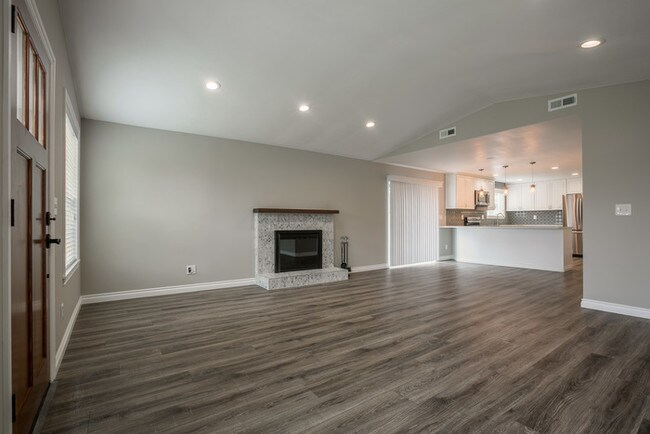 Building Photo - Fabulous Remodeled West Seattle Rambler