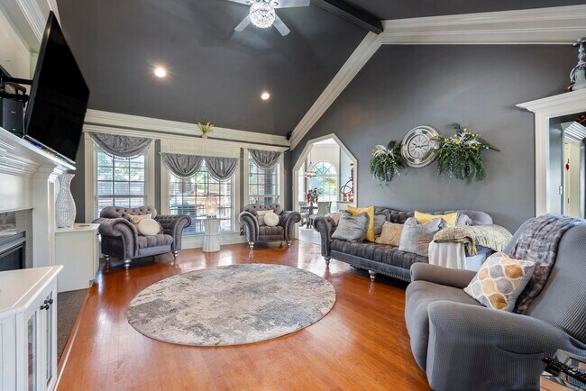 Foto del edificio - 37 Cypress Creek Dr