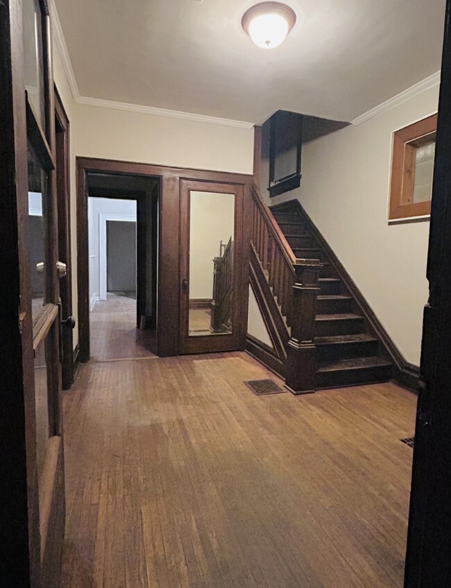 Entryway - 376 E 14th Ave