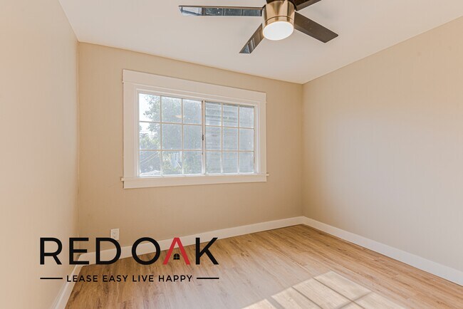 Foto del edificio - Cozy, Sun-Drenched Three Bedroom with Larg...