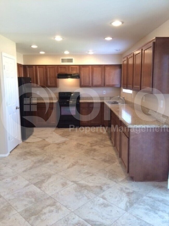 Foto del edificio - 3356 E Carmel Ave