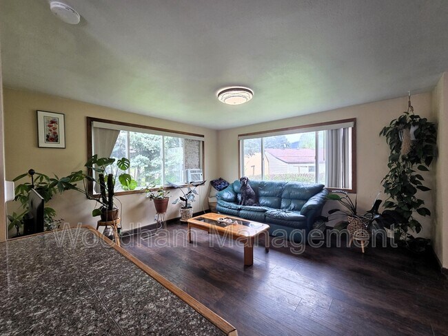 Foto del edificio - 630 Springhill Ln