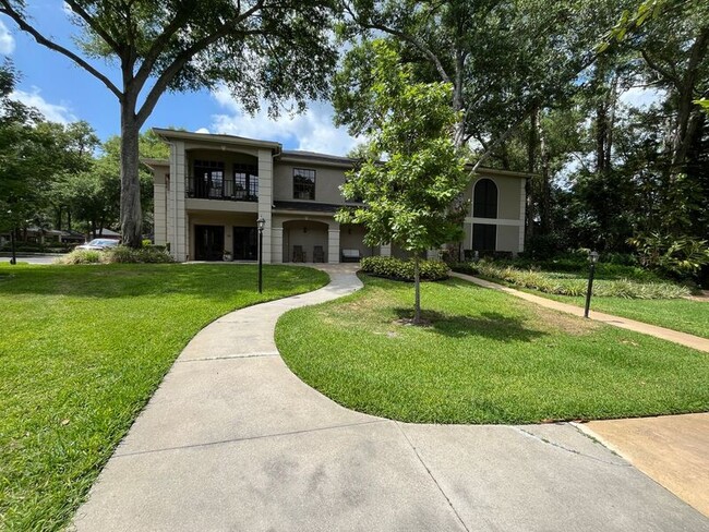 Building Photo - 1055 Kensington Park Dr