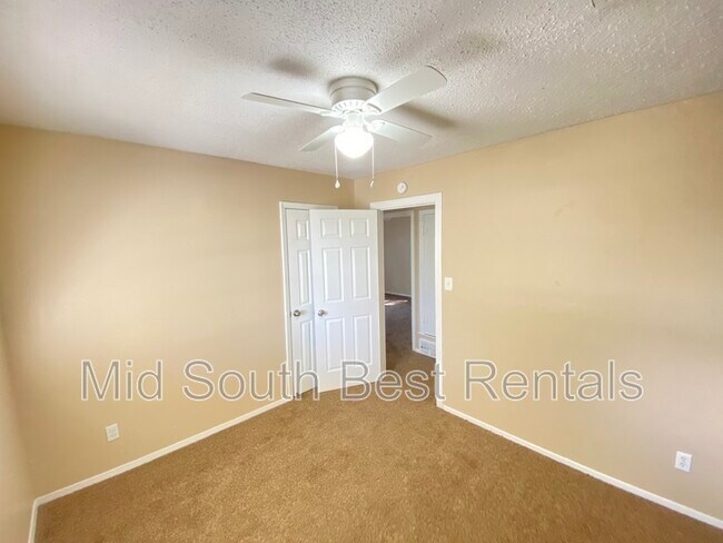 Building Photo - 514 W Levi Rd
