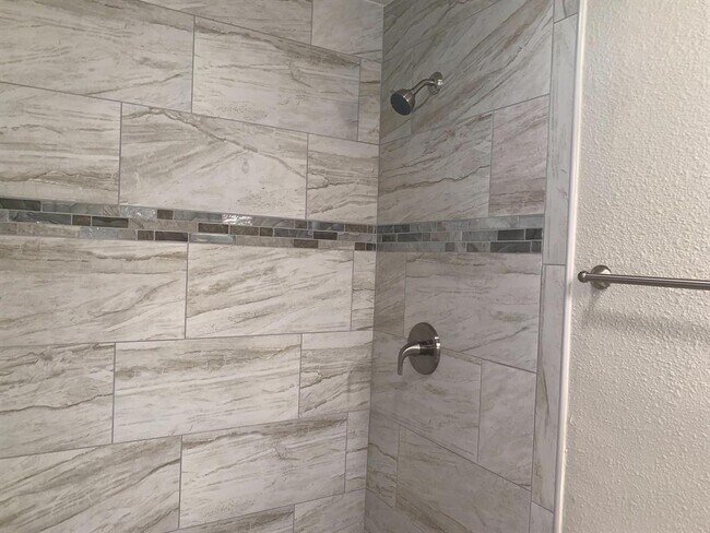 Foto del edificio - 406 E Springdale Ln