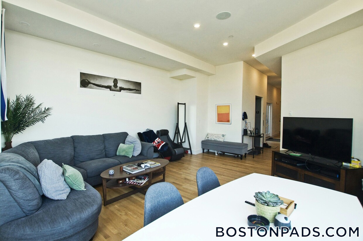 Foto principal - 877 Beacon St