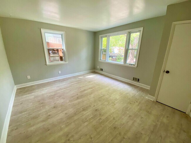 Foto del edificio - Bi-Level Apartment - Rosemont!