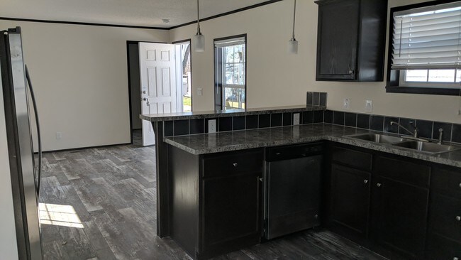 Building Photo - 5522 Zoar Rd