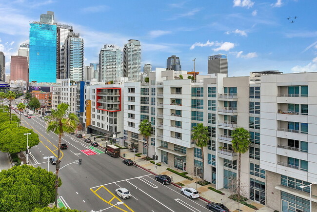 Building Photo - Avant