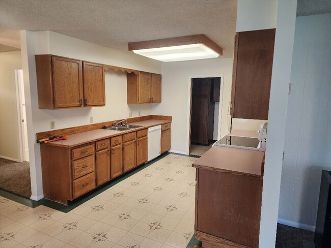 Building Photo - MOVE IN SPECIAL!! Southside Condo for Rent...
