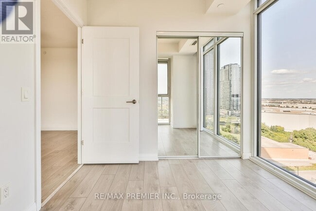 Photo du bâtiment - 7895-7895 Jane St
