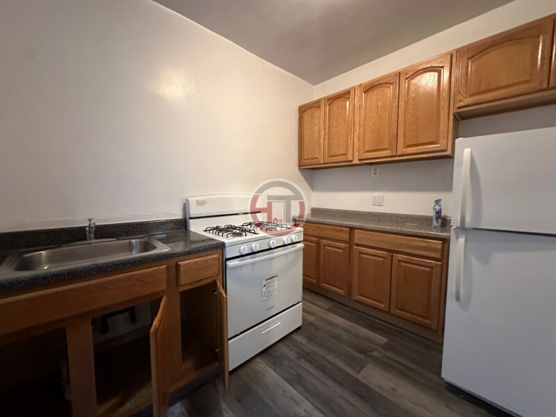 Foto principal - 3063 Buhre Ave