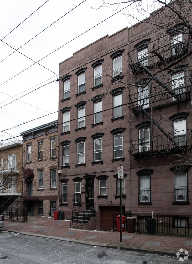 Primary Photo - 613 Park Ave