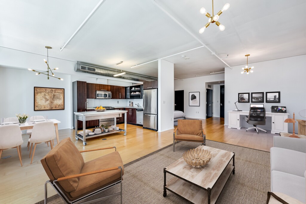 Primary Photo - 1100 S Hope St