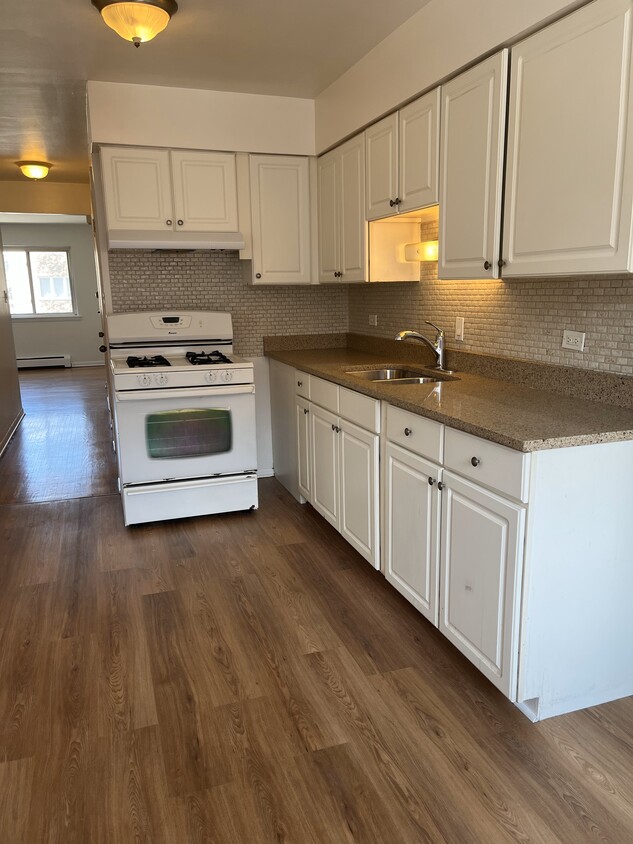 Kitchen - 10459 Carol Ct