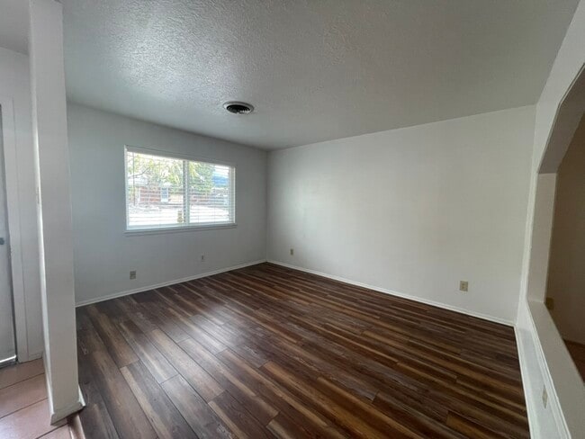 Foto del edificio - 1805 Paisano St NE