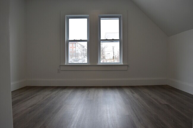 Building Photo - 70 Arlington St