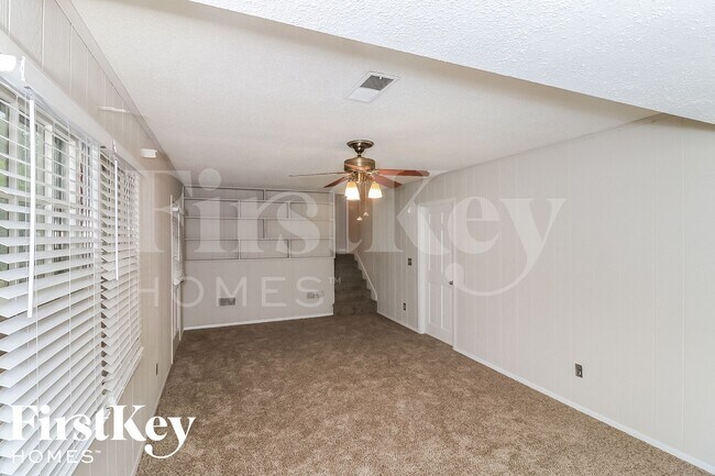 Building Photo - 1570 Sprayberry Dr