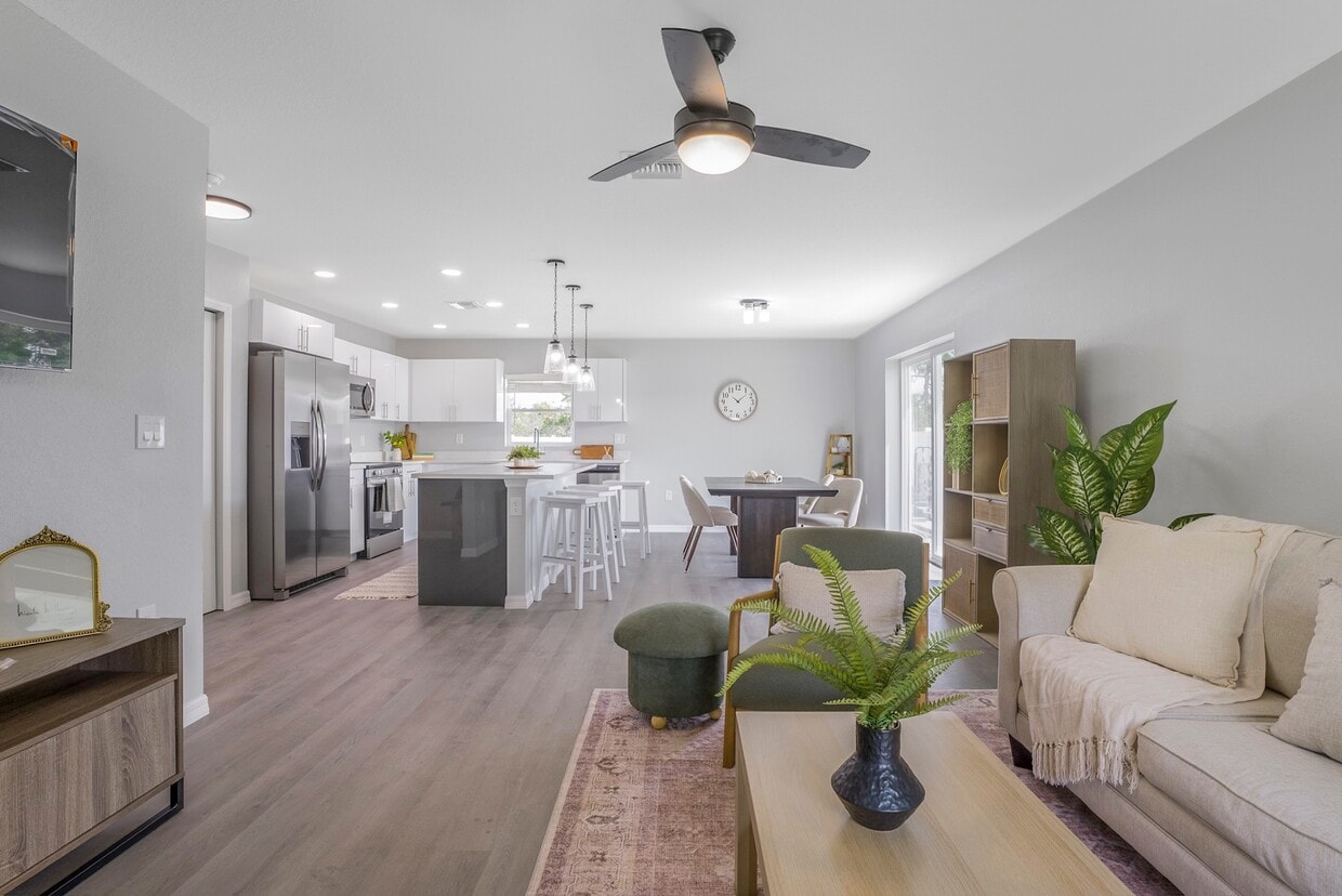 Foto principal - 6819 San Bruno Dr
