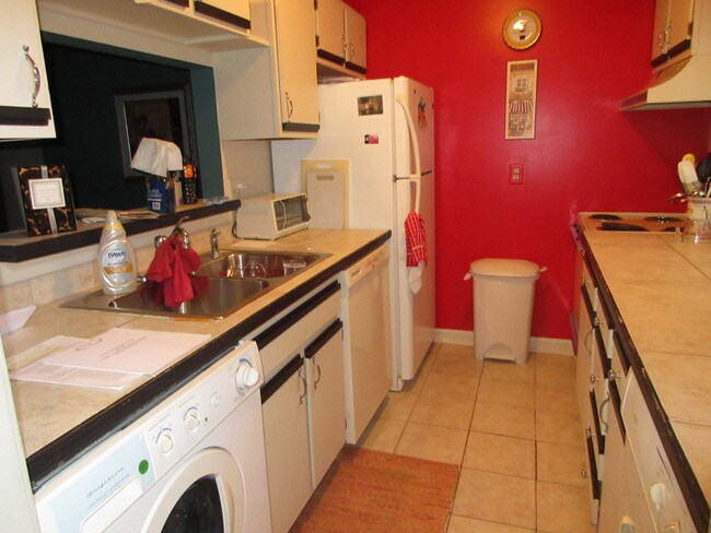 Foto del edificio - 1648 Garden Ct