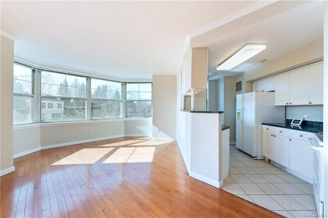Building Photo - 300 Mamaroneck Ave