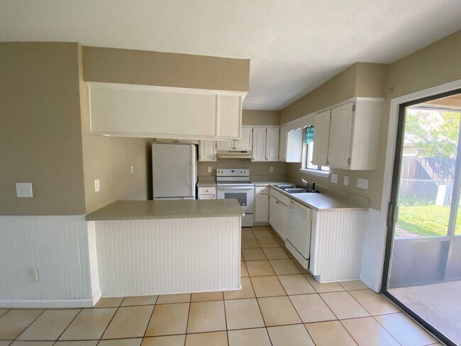 Foto del edificio - Efficient Townhome w/Easy Access to Lynn Haven, Historic St. Andrew's & PCB!