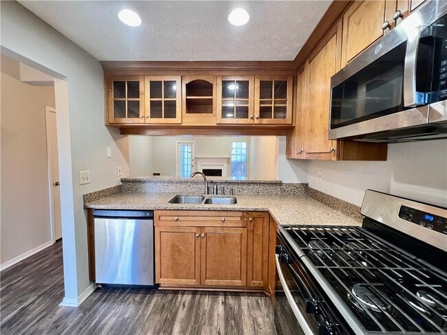 Building Photo - 206 Wedgewood Way