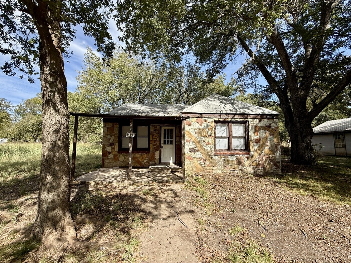 Foto principal - 1218 W Durant Ave