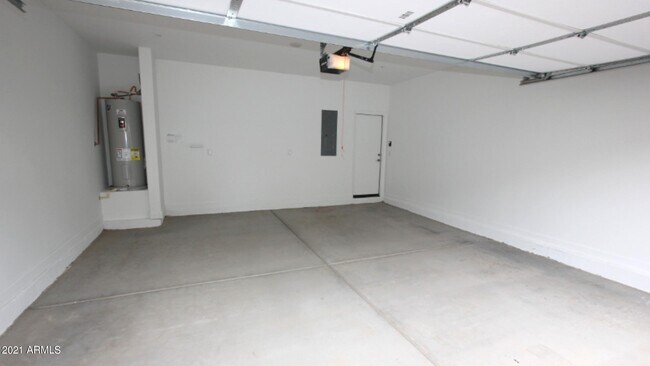 Building Photo - 1273 N Arizona Ave