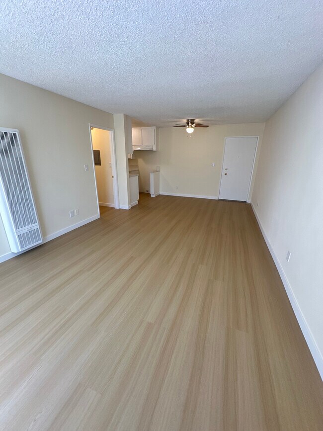 Foto del edificio - 6310 Hazeltine Ave