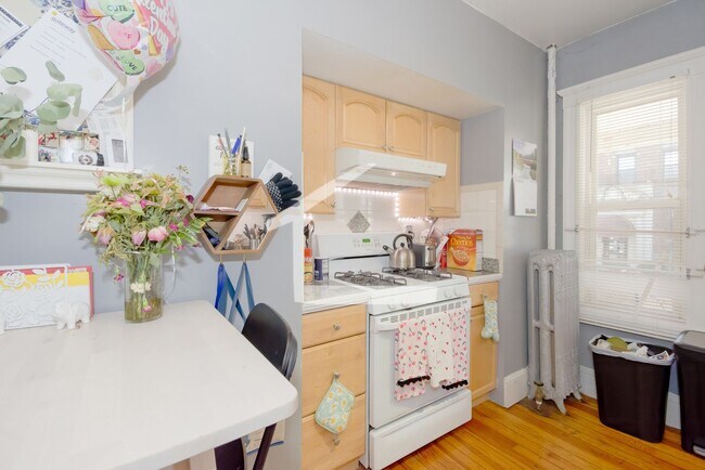 Foto del edificio - Apt near Harvard Ave. T Stop, Heat and Hot Water Included, Modern, Spacious, Sunny!