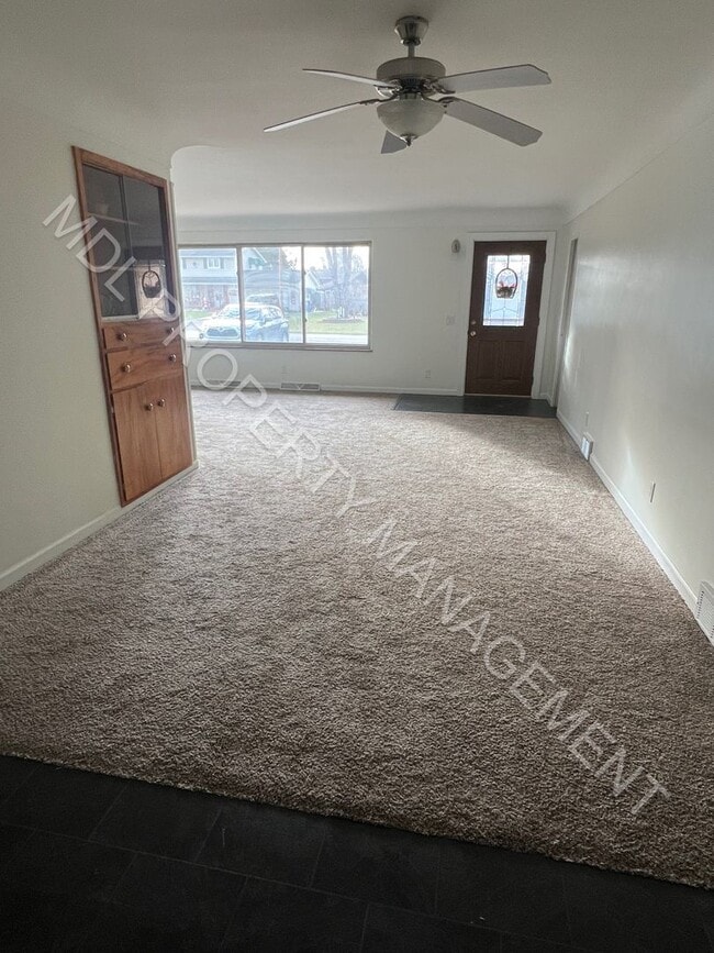 Building Photo - 3 bed with a possible 4th bed available in...