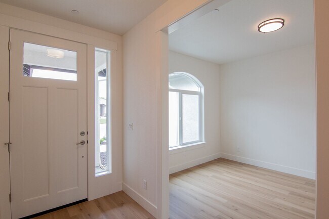 Foto del edificio - Brand New Build!!!