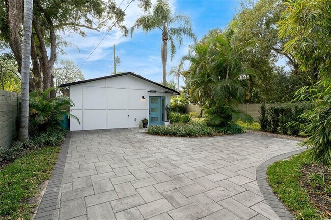 Foto del edificio - 228 E Harding St